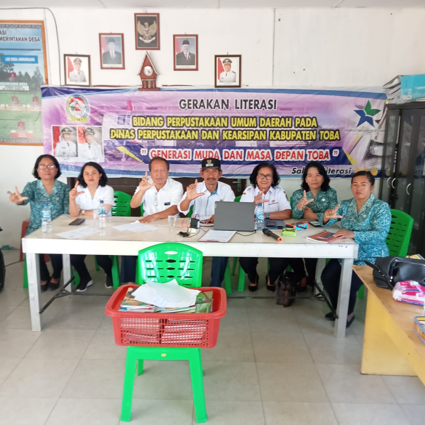 Perpustakaan Keliling di Desa Amborgang, Kecamatan Porsea