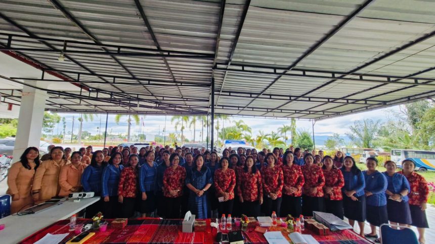 Sosialisasi mengenai Literasi dan Manfaat Membaca kepada Dharma Wanita Persatuan (DWP) Kabupaten Toba